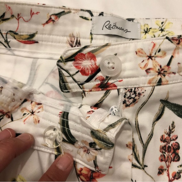 Reitmans floral capris - Picture 2 of 7